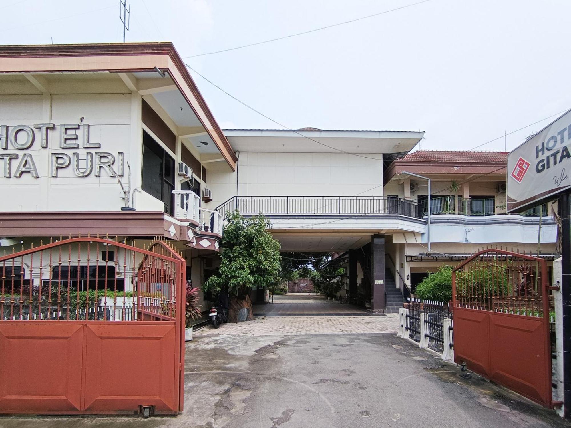 ホテル Gita Puri Redpartner ブリタール エクステリア 写真