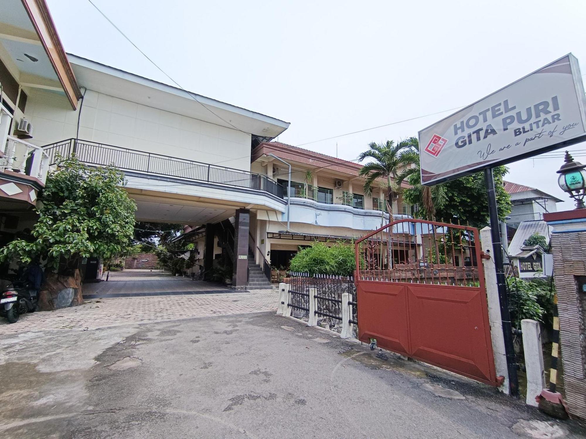 ホテル Gita Puri Redpartner ブリタール エクステリア 写真