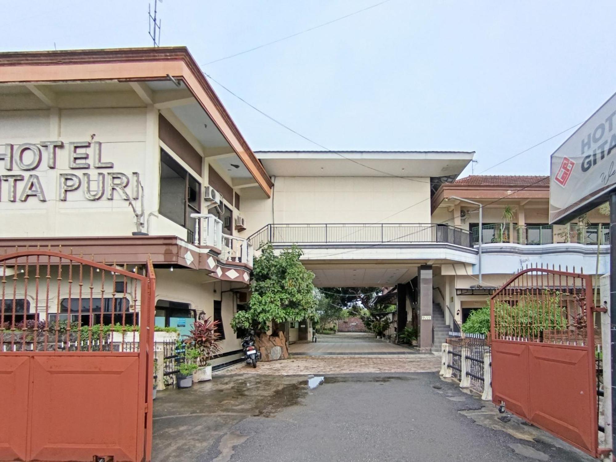 ホテル Gita Puri Redpartner ブリタール エクステリア 写真